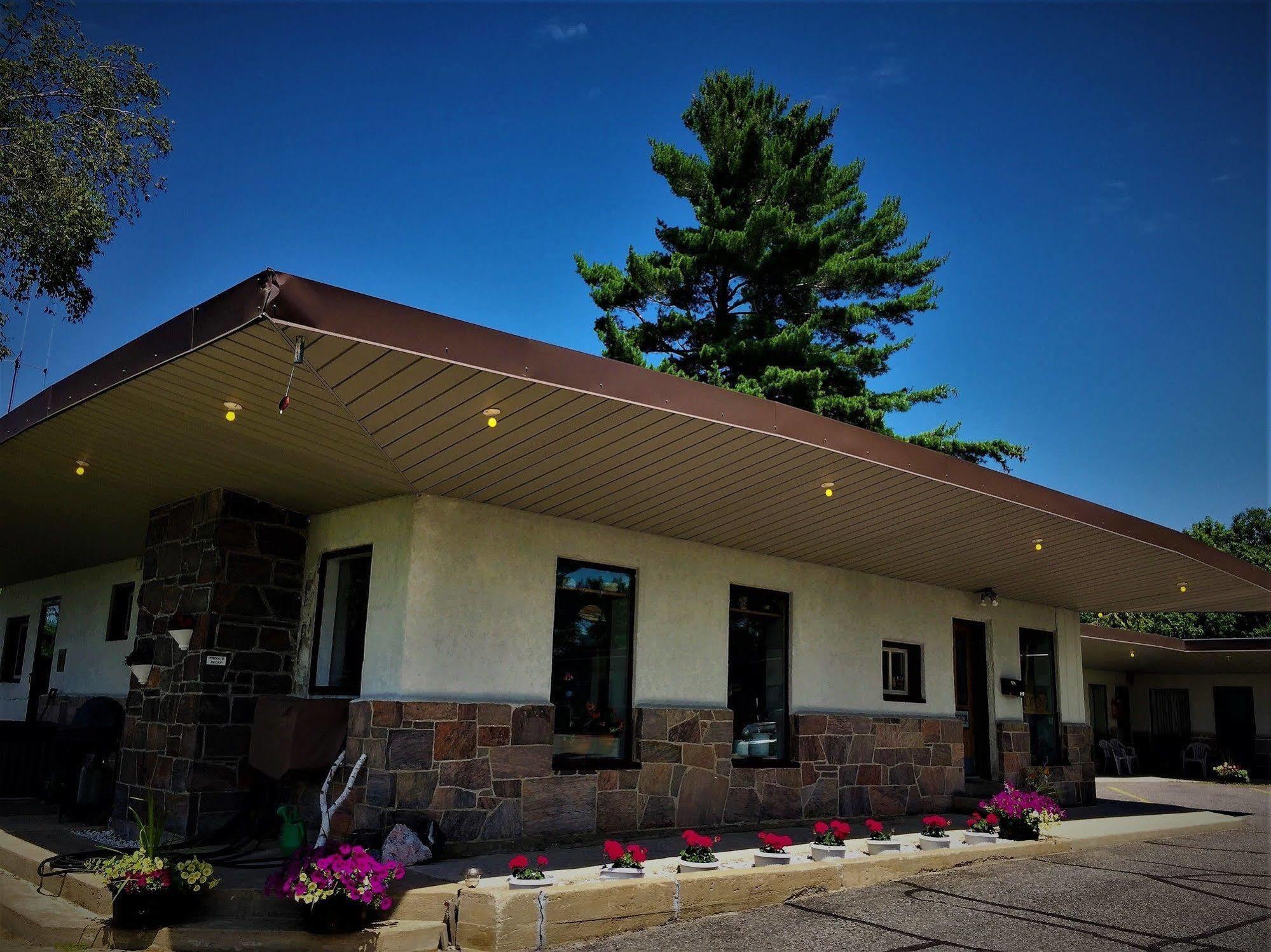 Town & Country Motel Parry Sound Exteriör bild